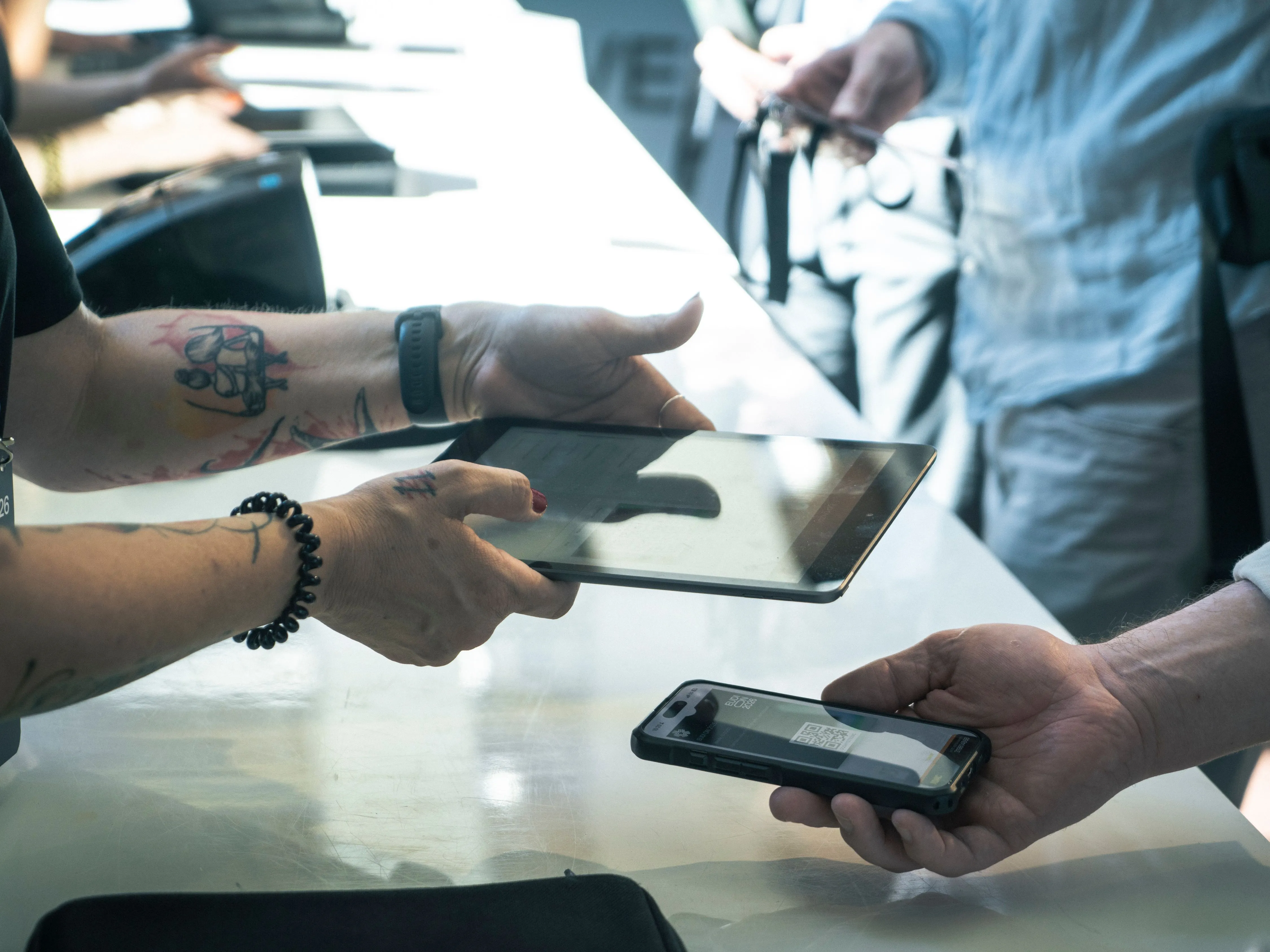 Presenting a digital credential on a smartphone